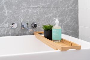 New! Beachfront Bliss 2 bed 2 bath Stunning Ocean views