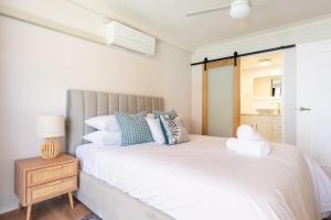 New! Beachfront Bliss 2 bed 2 bath Stunning Ocean views