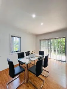 Lovely Modern Family home for your family and friends - Narwee