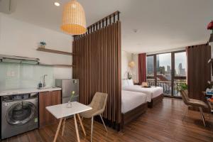 Dragon View Riverside Hotel