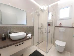 Heated swimming pool, stunning sea view terrace a7,