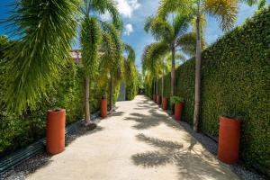 Luxurious 5BR Villa Mayacol with 17m Long Pool, NaiHarn