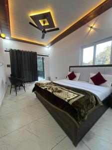 NIWALA Hotel & Restaurant , Kainchi Dham