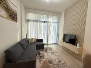 Cozy 01 BHK with Balcony