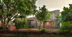 SaffronStays Terracotta Trails - 2BR eco-luxury villa with earthy design, pool, open lawns & sustainable living in Wada