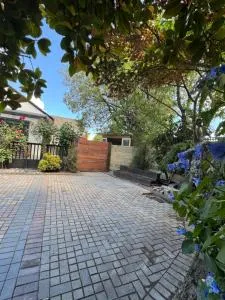 Home in Church corner - 林肯