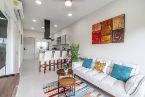 Stylish 2 BR Condo with Balcony, Rooftop Pool, HotTub - Lafitte
