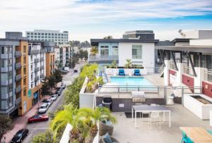 Sunset Duo 2 bedroom Charm with FREE Parking