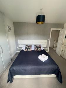 3 Bedroom Family Home with Sea and Mountain View