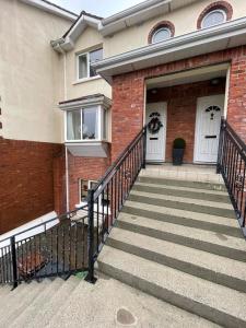 3 Bedroom Family Home with Sea and Mountain View