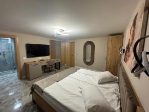 Pensiune Restaurant Pizzerie 2 Păuni