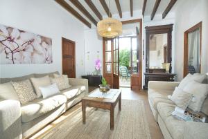 Owl Booking Villa Can Totxa - In the Midst of Nature