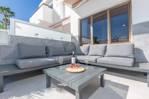 Apartment with heated pool and sea view