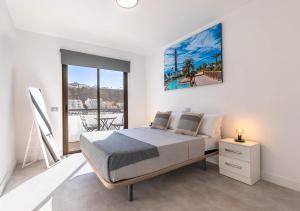 Apartment with sea view and pool