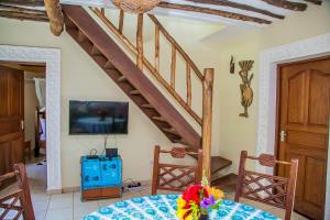 3 Bed Villa Sleeps 6 - Pool Garden Chef Option