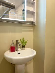 Cozy Condo with Balcony near Ayala Center Cebu