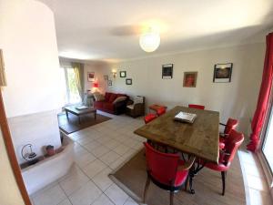 Villas Saint Palais sur Mer - MAISON PROCHE LAC - 5 min a pied du SUPERMARCHE : photos des chambres