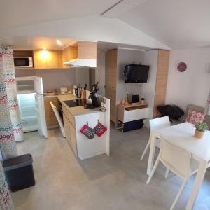 Maisons de vacances MOBIL-HOME, 6 pers, 3 ch, 2 sdb, oasis village 5 ETOILES : photos des chambres
