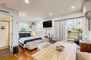 Studio Condo Close to Beach with Patio, and W and D