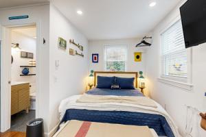 Studio Condo Close to Beach with Patio, and W and D