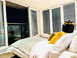 Luxury Stay with Stunning Views in Prime Location - Perfect for Business or Leisure
