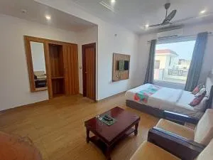 Hotel Global Inn Gold - 100 MTR Form Awadh Bus Stand Kamta - Lift Food Free Parking - Nilmatha