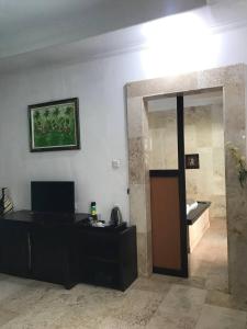 706 Urban Oasis Villa near Airport