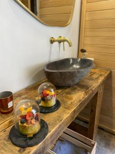 Maisons de vacances Loveroom himeros, gite de charme avec spa : Maison 1 Chambre