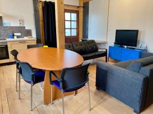 A6 Parking Wifi 1 chambre 3 lits, 1 canapé lit 2 à 6 pers Clim Mobile Réduc à la semaine ou mois