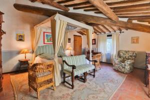 Enchanting Villa in Pieve Santo Stefano with Private Pool