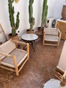 Riad El Charsa, logement entier 4 à 6 personnes, proche Jemaa El Fna, Rooftop et bassin chauffé