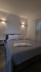 Barewakes Place 2 Modern Cycladic Apt and Seafront View South Paros