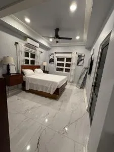 De' Seaside Escape - Bats Cave