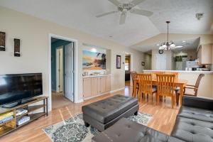 4 Mi to Beach Golf Getaway at River Oaks Resort!