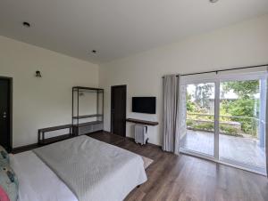 Sunny Woodlands Estate by Luxunlock Private Villas