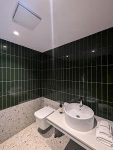 Sunny Woodlands Estate by Luxunlock Private Villas