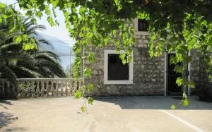 Muki's House- just 50m from the beach - Trstenik
