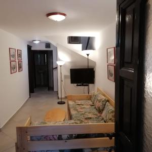 Mukis House- just 50m from the beach