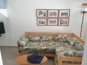 Mukis House- just 50m from the beach