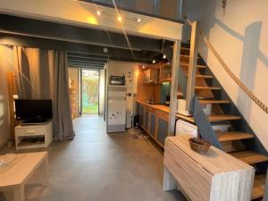 Maison 2 pièces avec une mezzanine SAINT CYPRIEN SC890-102
