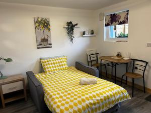 Stardust Getaway Tiny-Home E32AK40