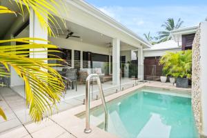 Sunhaven Palm Cove 3 Bedroom House with Pool, AC & Free Parking