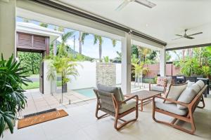 Sunhaven Palm Cove 3 Bedroom House with Pool, AC & Free Parking