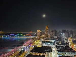 比邻中央大街江景公寓 楼下松花江 索道 地铁 防洪纪念塔 - Shelitun