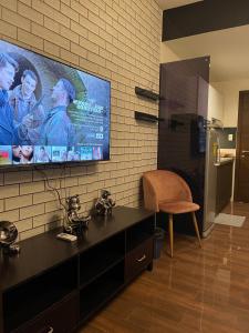 Destina at Air Residences Makati MetroManila, Netflix