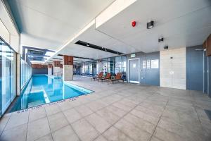 Modern 2BR Apt Adelaide CBD with Pool-Gym-BBQ