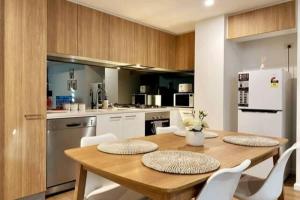 Modern 2BR Apt Adelaide CBD with Pool-Gym-BBQ