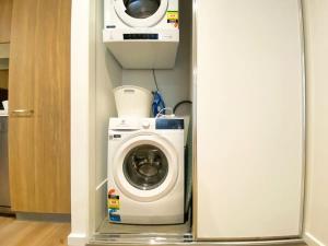 Beautiful 2BR Apt at Adelaide CBD with Pool-Gym-BBQ