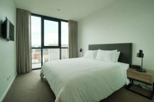 Beautiful Cambodian Inspired Apartment with Pool & Gym