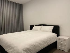 Luxury 3 BR Apt with Pool-Gym-Sauna-Steam Room